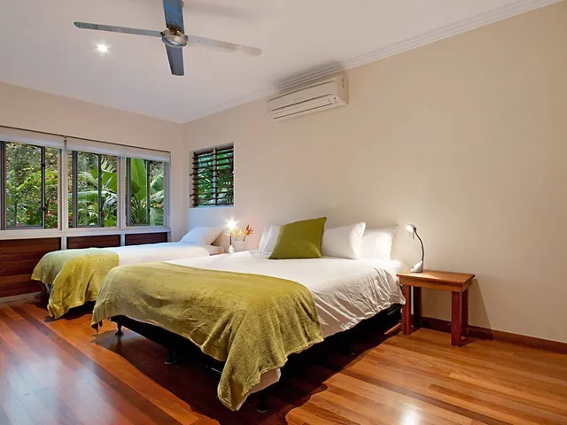 Twin bedroom with ceiling fan