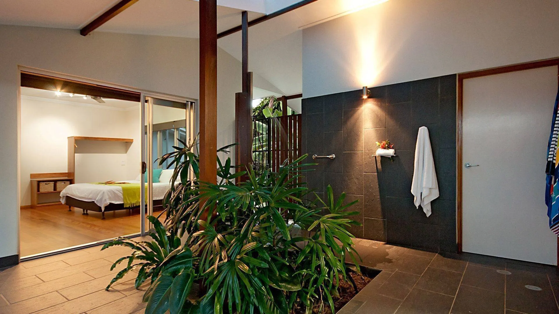 Ensuite with an indoor garden and outdoor shower