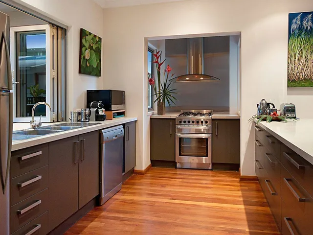 Fully equipped kitchen with gas cooktop
